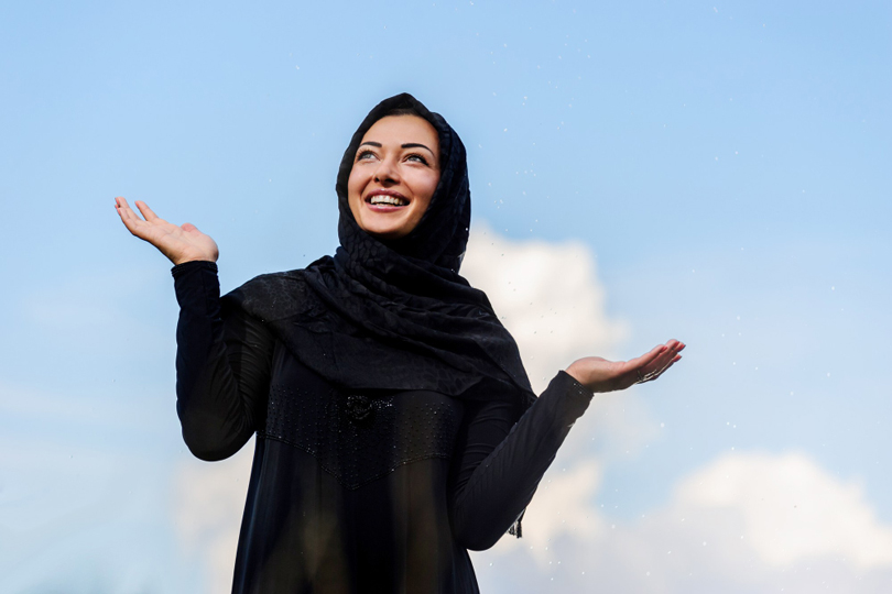 المرأة المسلمة مصدر إلهام وشمعة تغيير