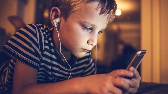 عودة المدارس… إزاي أقدر  أبعد طفلي عن الموبايل وقت&nbsp;المذاكرة