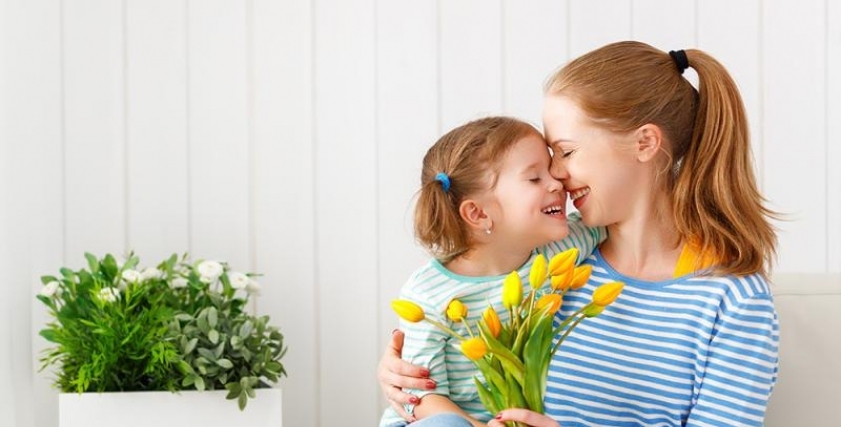 تعزيز التواصل  بين الأم و ابنتها إحدى الطرق&nbsp;الإيجابية